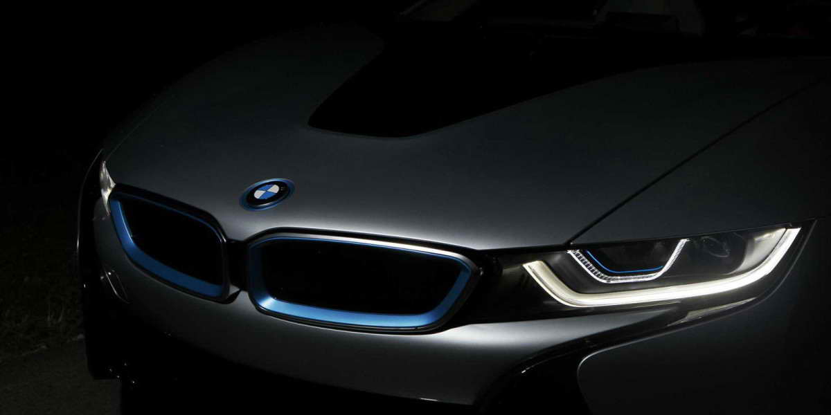 BMW осенью начнет продавать автомобили с лазерными фарами