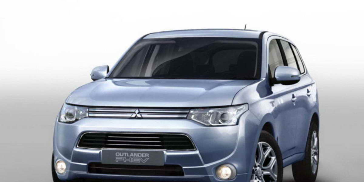 Гибридный кроссовер Mitsubishi Outlander PHEV скоро появится в России