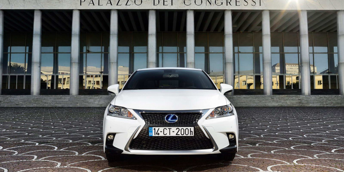 Автомобиль Lexus CT200h