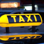 Таксист: работать в компании или заниматься частным извозом?