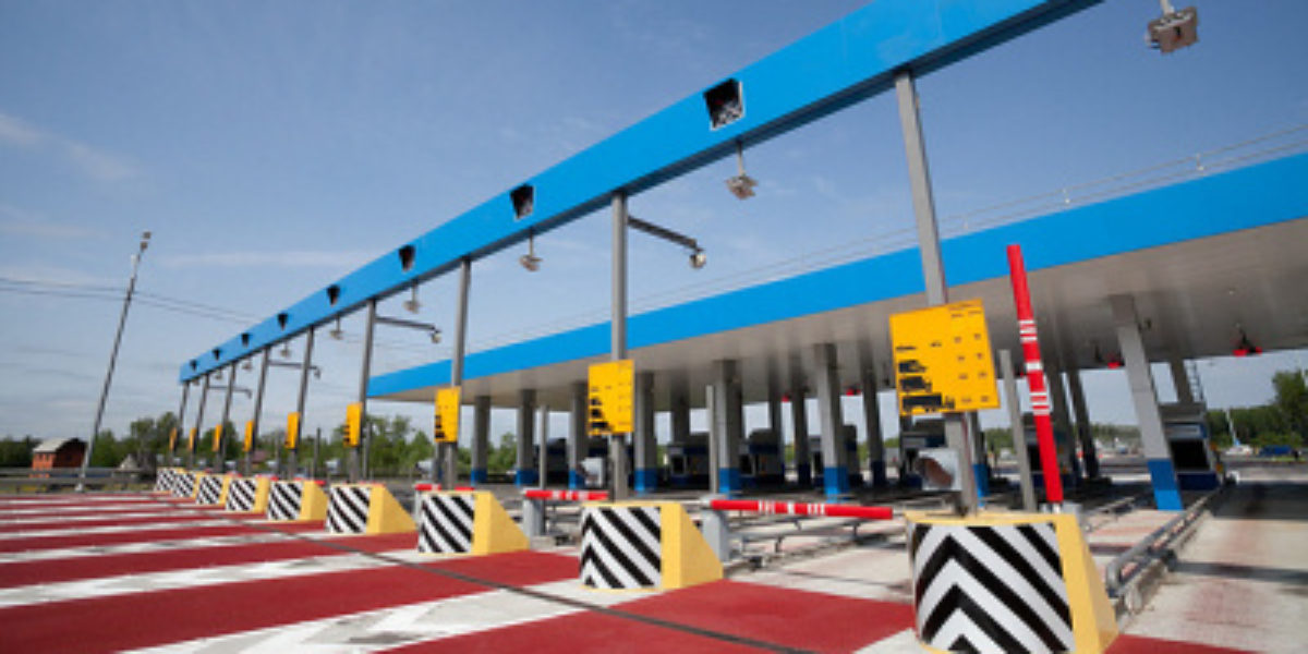 Кто устанавливает тарифы за проезд по платным дорогам в России?